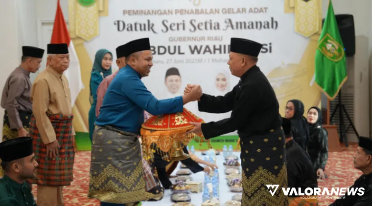 Gubernur Riau, Abdul Wahid terima kunjungan pengurus LAMR, membahas penabalan gelar adat &quot;Datuk Setia Amanah&quot; di rumah dinas gubernur, Jumat. (humas)
