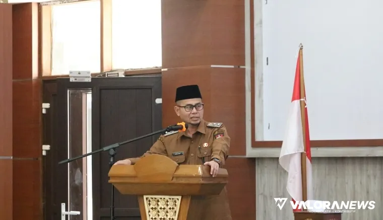 Wakil Wali Kota Bukittinggi, Ibnu Azis membuka kegiatan Konsultasi Publik I Kajian Lingkungan Hidup Strategis (KLHS) Rencana Tata Ruang Wilayah (RTRW) Bukittinggi Tahun 2025-2045, Selasa.  (humas)