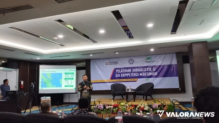 Kepala Departemen Business Support PT Pegadaian Kanwil II Pekanbaru Yan Gustian pada pembukaan pelatihan dan UKW yang digelar LPDS bersama CPROCOM di Pekanbaru, Rabu. (vebi rikiyanto)