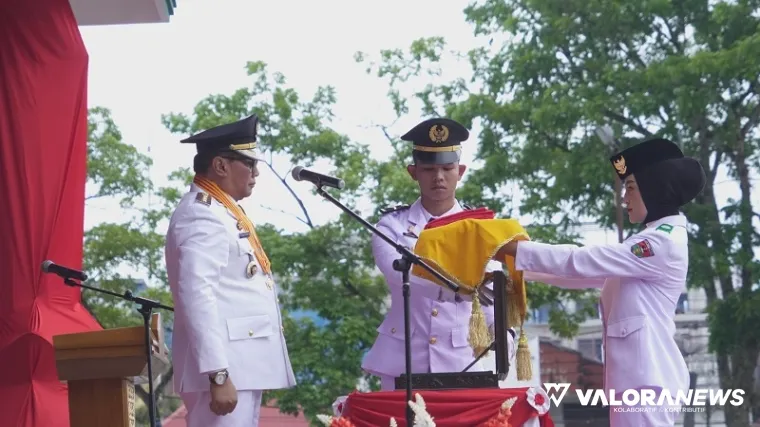 Wali Kota Bukittinggi, Ramlan Nurmatias jadi inspektur upacara HUT RI ke-80 di Lapangan Wirabraja atau Lapangan Kantin, Ahad. (humas)