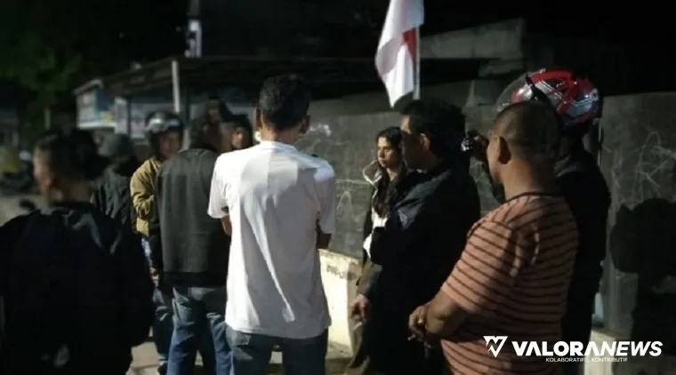 Tim Intel Kodim 0304/Agam saat melakukan penggrebekan tersangka jaringan pengedar sabu-sabu di salah satu sudut Kota Bukittinggi, Selasa malam. (humas)