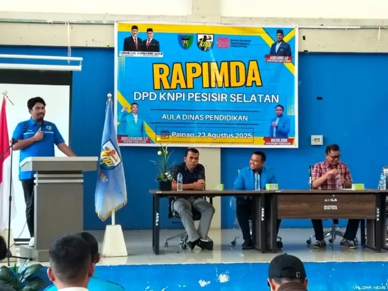 Megi Fernando, Perwakilan KNPI Sumbar, di Rapimda ke - XV, di Gedung Pertemuan Kantor Dinas Pendidikan & Kebudayaan setempat, di Painan, Kecamatan IV Jurai, Sabtu (23/8/2025). FOTO: tusrisep