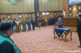 Wako Pekanbaru, Agung Nugroho melantik dan mengambil sumpah janji jabatan 36 pejabat administrator, pengawas dan fungsional di lingkungan Pemko Pekanbaru, Senin. (humas)