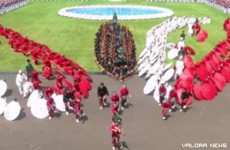 Tarian kolosal Pacu Jalur disertai tarian Aura Farming yang dibawakan Rayyan Arkhan Dikha jadi klimaks perayaan HUT ke-80 RI di Istana Negara, Ahad. (humas)