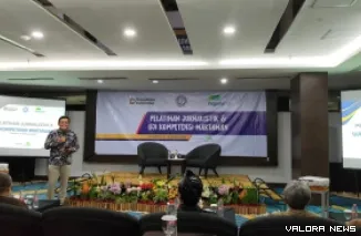 Pemimpin Kantor Wilayah II Pegadaian Pekanbaru, Eko Supriyanto jelaskan tentang gagasan pembukaan kantor bersama Pegadaian dan PNM, demi menjangkau masyarakat terpencil dan tertinggal di Pekanbaru, Rabu. (veby rikiyanto)