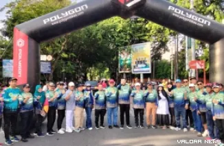 Wako Padang, Fadly Amran bersama Muharlion (Ketua DPRD) dan Forkopimda, saat pembukaan Gowes Siti Nurbaya ke-9 tahun 2025 di GOR Agus Salim, Ahad pagi. (humas)