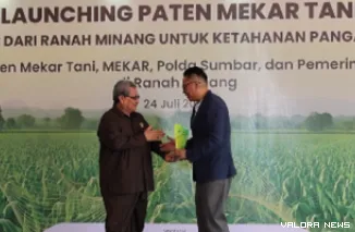 Ketua DPRD Sumbar, Muhidi saat peluncuran program strategis "Ba Jaguang: Dari Ranah Minang untuk Ketahanan Pangan Indonesia," di Warehouse Paten Mekar Tani, Ulakan Tapakis, Padang Pariaman, Kamis. (humas)