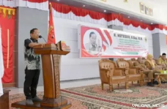 Anggota Komisi III DPRD Sumbar, Nofrizon saat membuka sosialisasi koperasi dan usaha kecil di Balairung Kediaman Resmi Bupati Agam, Senin. (humas)