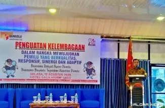 Ketua Bawaslu Pessel, Afriki Musmaidi, dalam gelaran Penguatan Kelembagaan dalam Rangka Mewujudkan Pemilu yang berkualitas, Responsif, Sinergi, dan Adaptif, di Sago, Painan, Selasa (12/8/2025). FOTO: tusrisep