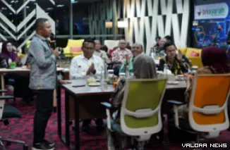 Gubernur Riau, Abdul Wahid menyampaikan sambutannya usai momentum penandatanganan MoU antara Pemerintah Provinsi Riau dan BRK Syariah di Ruang Shariah Digital Center BRK Syariah, Pekanbaru, Kamis. (humas)