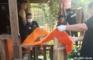 Jasad almarhum Adityawarman, saat dievakuasi dari sumur di kebun miliknya, di Pangkalpinang Bangka Belitung, Jumat sore. (istimewa)
