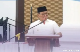 Wako Bukittinggi, Ramlan Nurmatis memberikan arahan pada pelantikan pengurus Forum Kota Sehat usai pelantikan di Balairung Rumah Dinas Wali Kota, Kamis. (humas)