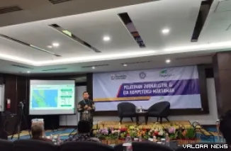 Kepala Departemen Business Support PT Pegadaian Kanwil II Pekanbaru Yan Gustian pada pembukaan pelatihan dan UKW yang digelar LPDS bersama CPROCOM di Pekanbaru, Rabu. (vebi rikiyanto)