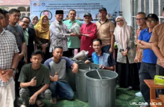 Foto bersama tim Pengabdian Kepada Masyarakat Departemen Pendidikan Non Formal FIP UNP, foto bersama usai kegiatan penyuluhan di Nagari Singguling, Kecamatan Lubuk Alung, Kamis. (istimewa)
