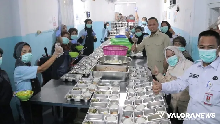 Wako Pekanbaru, Agung Nugroho dan jajaran, Sidak ke dapur Satuan Pelayanan Pemenuhan Gizi (SPPG) Marpoyan Damai 2, bersama Balai Besar POM Kota Pekanbaru, Kamis. (humas)