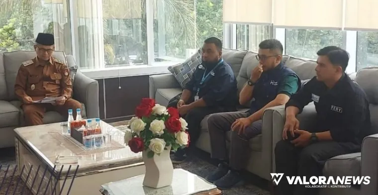 Wawako Bukittinggi, Ibnu Azis menerima rombongan Human Initiative Cabang Bukittinggi, di ruang kerjanya, Selasa. (humas)