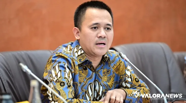 Anggota Komisi VI DPR RI, Mufti Aimah Nurul Anam saat Rapat Kerja Komisi VI DPR RI dengan Badan Perlindungan Konsumen Nasional (BPKN) di Gedung Nusantara I, Senayan, Rabu. (humas)