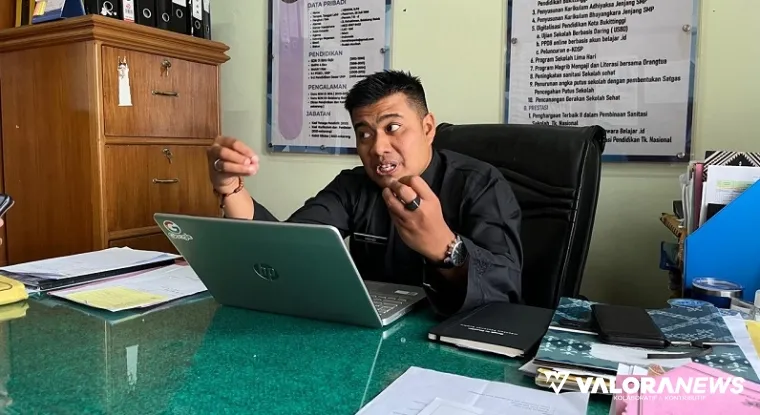 Pejabat Pembuat Komitmen (PPK) Proyek Lanjutan Pembangunan SDN 08 Campago Ipuah Kota Bukittinggi, Hendri SPd. (hamriadi)