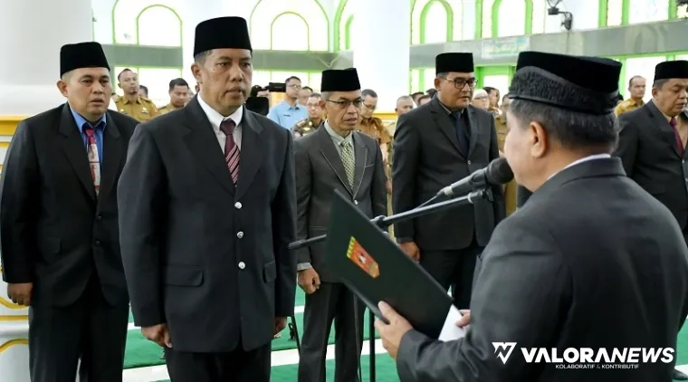 Pelantikan tersebut turut dihadiri Wakil Bupati Agam, H Muhammad Iqbal, Ketua DPRD Agam, H Ilham, Kapolres Agam, AKBP Muari, Dandim 0304/Agam serta sejumlah undangan lainnya. (*)