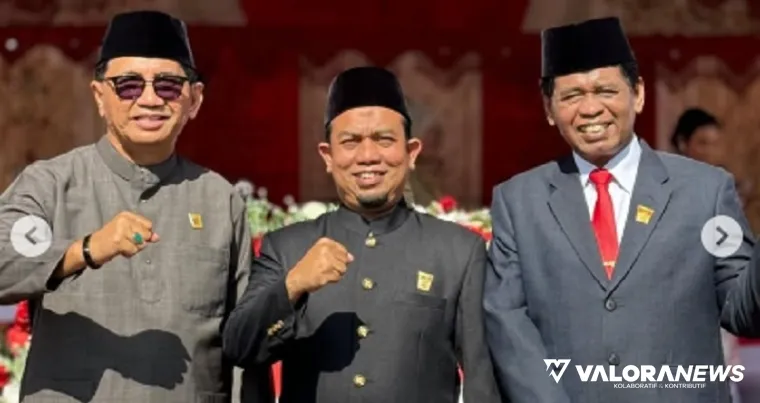 Tiga orang unsur pimpinan DPRD Padang, Muharlion, Mastilizal Aye dan Jufri, foto bersama usai mengikuti Upacara HUT ke-80 RI di Lapangan Apeksi Balai Kota Padang, Ahad pagi. (humas)
