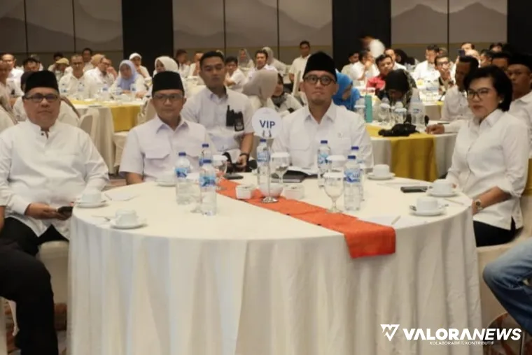 Ketua Majelis Pertimbangan PB MPI, Dahnil Anzar Simanjuntak bersama Ketua MPI Sumbar Muhayatul, Ketua DPRD Sumbar Muhidi dan Kajati Sumbar, Yuni Dadu Winarsih saat menghadiri Pelantikan PW MPI Provinsi Sumbar Periode 2025-2030, di Padang, Sabtu. (istimewa