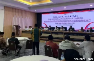 Bupati Solok, Jon Firman Pandu bersama Forkopimda, organisasi kemasyarakatan dan tokoh masyarakat, berkumpul dalam agenda silaturahmi di Aula Setda Kabupaten Solok, Rabu. (humas)