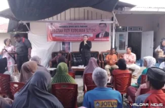 Anggota DPRD Padang, Christian Rudy Kurniawan Sutiono berdialog dengan warga RT 04 dan RT 05 pada RW 04 Kelurahan Sawahan Timur, Kecamatan Padang Timur pada agenda Reses Masa Sidang I Tahun 2025-2026, Sabtu sore. (humas)