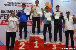 Pesilat muda Sumbar asal Kabupaten Agam, Furgon Habil meraih medali emas nomor putra, di ajang Kejuaraan Nasional (Kejurnas) Pencak Silat Golongan Remaja 2025. (humas)
