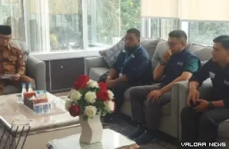 Wawako Bukittinggi, Ibnu Azis menerima rombongan Human Initiative Cabang Bukittinggi, di ruang kerjanya, Selasa. (humas)