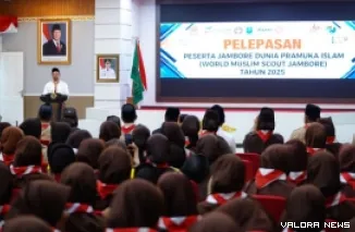 Gubernur Riau, Abdul Wahid melepas peserta kontingen Jambore Dunia Pramuka Islam 2025 di Gedung Daerah Balai Pauh Janggi, Jumat. (humas)