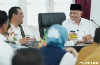 Mentan, Andi Amran Sulaiman bersama Gubernur Sumbar, Mahyeldi memimpin dialog tentang program ketahanan pangan di auditorium gubernuran, Selasa. (humas)
