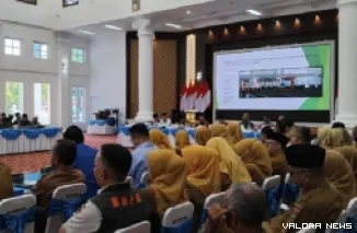 Wako Bukittinggi, Ramlan Nurmatias memimpin rapat koordinasi persiapan sebagai tuan rumah MTQ Nasional ke-41 Tingkat Provinsi Sumatera Barat di Aula Rumah Dinas Wali Kota, Senin. (hamriadi)