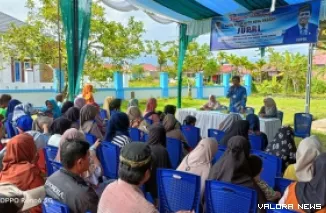 Wakil Ketua DPRD Padang, Jupri menyerap aspirasi warga Kelurahan Pengambiran Ampalu Nan XX, Kecamatan Lubuk Begalung, pada kegiatan reses masa sidang I tahun 2025/2026, Selasa. (humas)