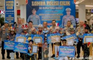 Tim Pocil Polres Pasbar, foto bersama usai jadi pemenang Lomba yang digelar Ditlantas Polda Sumbar, dalam rangka Hari Keselamatan Lalu Lintas dan Hari Jadi Lalu Lintas ke-70 Tahun 2025. (humas)