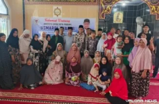 Ketua Komisi I DPRD Kota Padang, Usmardi Thareb berdialog dengan warga Komplek Buana Lestari Indah 3, saat menggelar reses masa sidang I masa sidang tahun 2025/2026 yang dijadwalkan tanggal 5-10 September 2025. Senin. (humas)