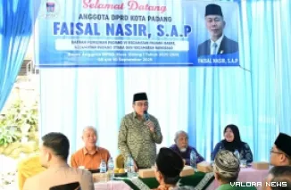 Anggota DPRD Padang, Faisal Nasir gelar reses di SMPN Muhammadiyah 6 Padang, Sabtu. Agenda ini juga dihadiri Wawako Padang, Maigus Nasir. (humas)