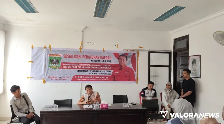Anggota Komisi III DPRD Sumbar Albert Hendra Lukman Saat Menggelar Sosialisasi Perda no 11 Tahun 2018, Senin (27/10/2025)