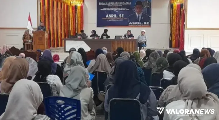 Anggota DPRD Sumbar, Asril menggelar Sosper No 14 Tahun 2018 tentang Rencana Pembangunan Industri, di Aula SMAN 1 Bukittinggi, Sabtu. (humas)