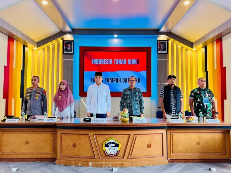 Sosialisasi Makan Bergizi Gratis di Sungai Pua, Sabtu bersama Anggota DPR RI Ade Rezki Pratama, perwakilan Badan Gizi Nasional (BGN) Ade Tyas, serta masyarakat setempat. (Dok. Humas Badan Gizi Nasional)
