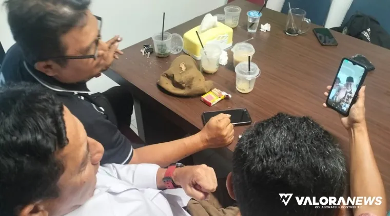 Gubernur Sumbar, Mahyeldi melakukan panggilan video dengan jajaran panitia Kongres VII IKA Unand, Kamis. Dikesempatan itu, Mahyeldi mengonfirmasi akan hadir di pembukaan kongres tanggal 15 November 2025. (humas)