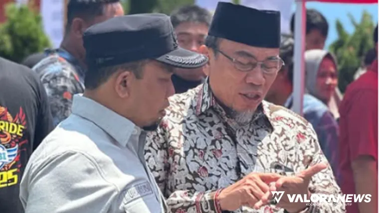 Ketua DPRD Padang, Muharlion berdiskusi dengan Maigus Nasir (Wawako Padang) dalam satu kesempatan. (humas)