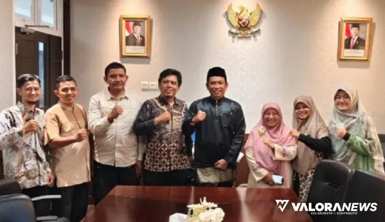 Anggota Komisi II DPRD Sumatera Barat, Muhammad Yasin bersama anggota, Nurna Eva Karmila foto bersama usai audiensi BPPN PKS Sumatera Barat, Rabu. (humas)