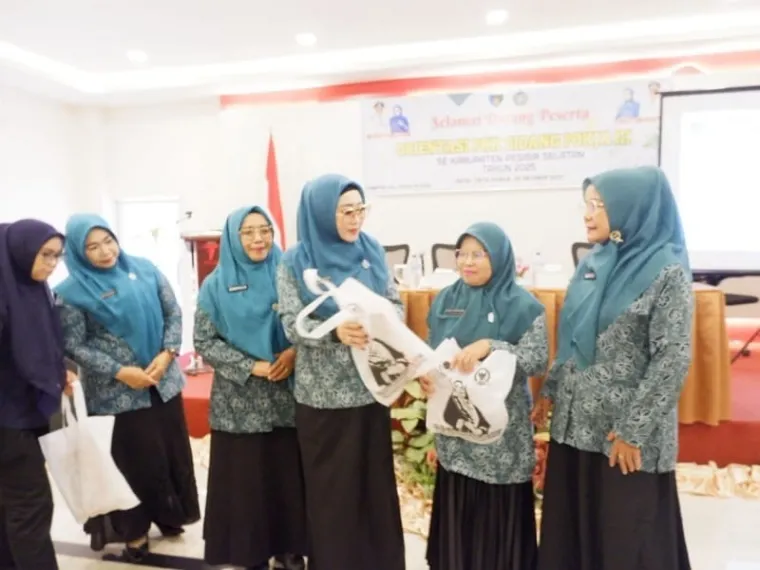 Acara orientasi PKK Bidang Pokja III se-Kabupaten Pesisir Selatan, di salah satu hotel di Painan, Kamis 30 Oktober 2025. FOTO: Dok Diskominfo Pessel