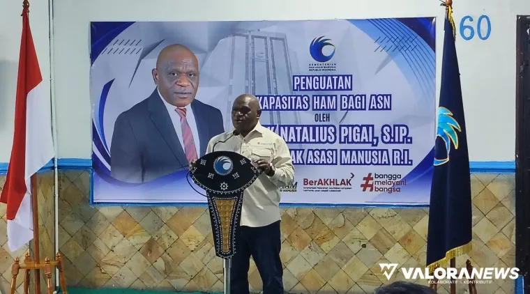 Menteri HAM RI Natalius Pigai, Saat Memberikan Arahan Pada Kegiatan Penguatan Kapasitas HAM Bagi ASN di Kanwil HAM Sumbar, Jumat (17/10/2025)