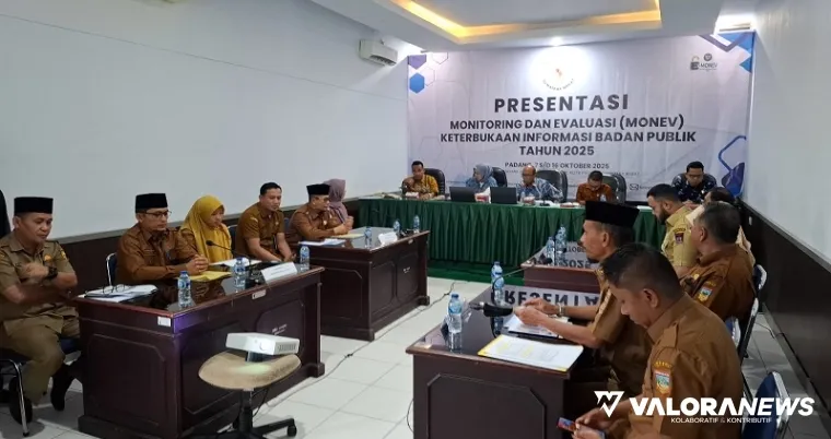 Wakil Wali Kota Bukittinggi, Ibnu Azis paparkan implementasi keterbukaan informasi pada kegiatan Monev Keterbukan Infomasi Publik tahun 2025 yang digelar KI Sumatera Barat, di Padang, Selasa. (humas)