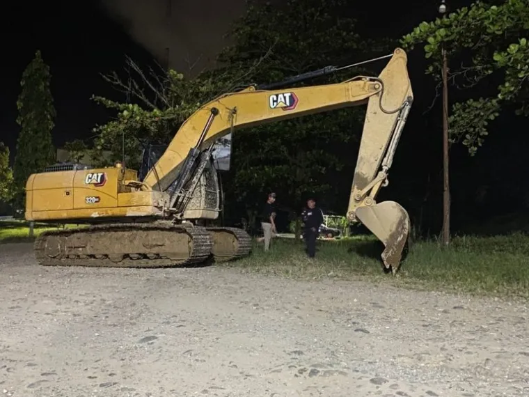 Alat berat yang menjadi barang bukti atas kasus pengungkapan PETI di Pasaman Barat. (dok. Polres Pasaman Barat)