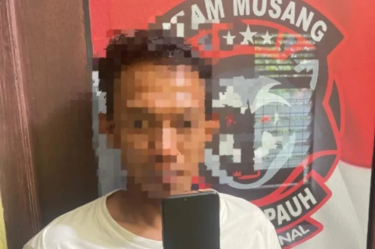 Pelaku yang diamankan tim opsnal Polsek Pauh. (Dok. Polsek Pauh)