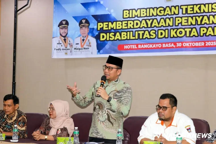 Kepala Dinas Sosial Kota Padang Heriza Syafani, Saat Membuka Kegiatan Bimtek Bagi Penyandang Disabilitas, Kamis (30/10/2025)