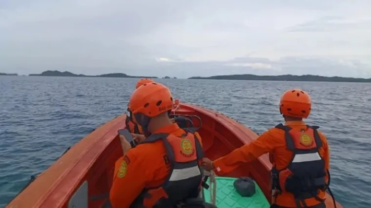 Tim Gabungan SAR Mentawai melakukan pencarian terhadap lansia yang hilang. (Dok. Basarnas Mentawai)