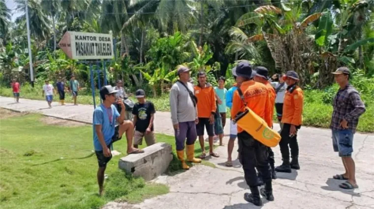 Tim Basarnas Mentawai melakukan pencarian Gabui Sarereakek (73), warga Desa Pasikiat Taileleu, Kecamatan Siberut Barat Daya, Kabupaten Kepulauan Mentawai. (Dok. Basarnas Mentawai)